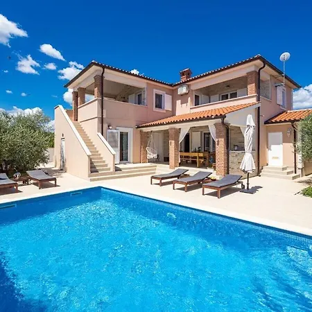 Javor Comfortable Holiday Villa *